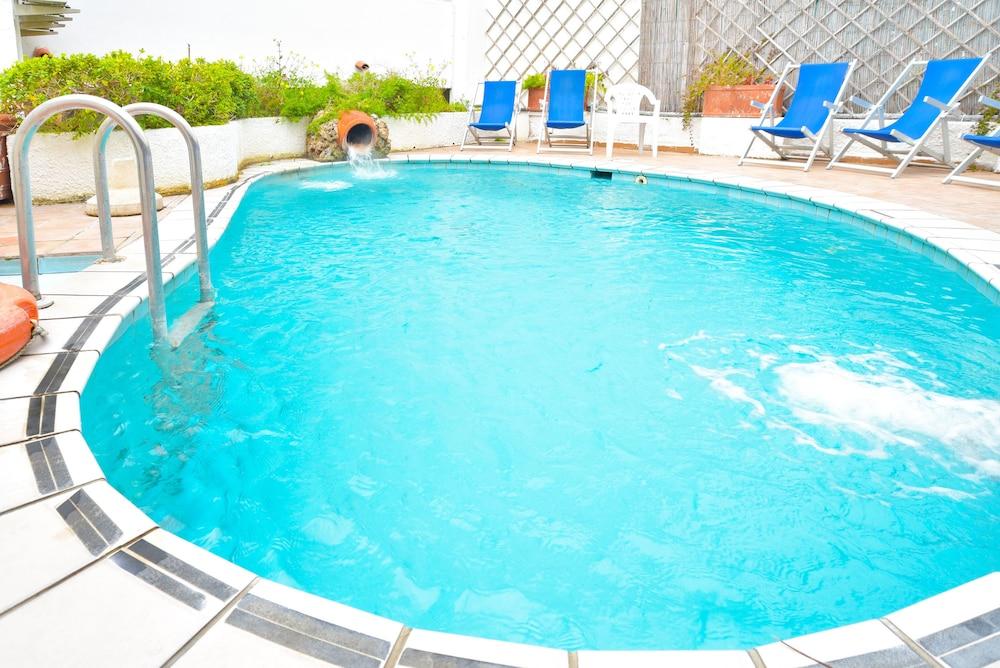Hotel Antonella อีสเกีย ภายนอก รูปภาพ