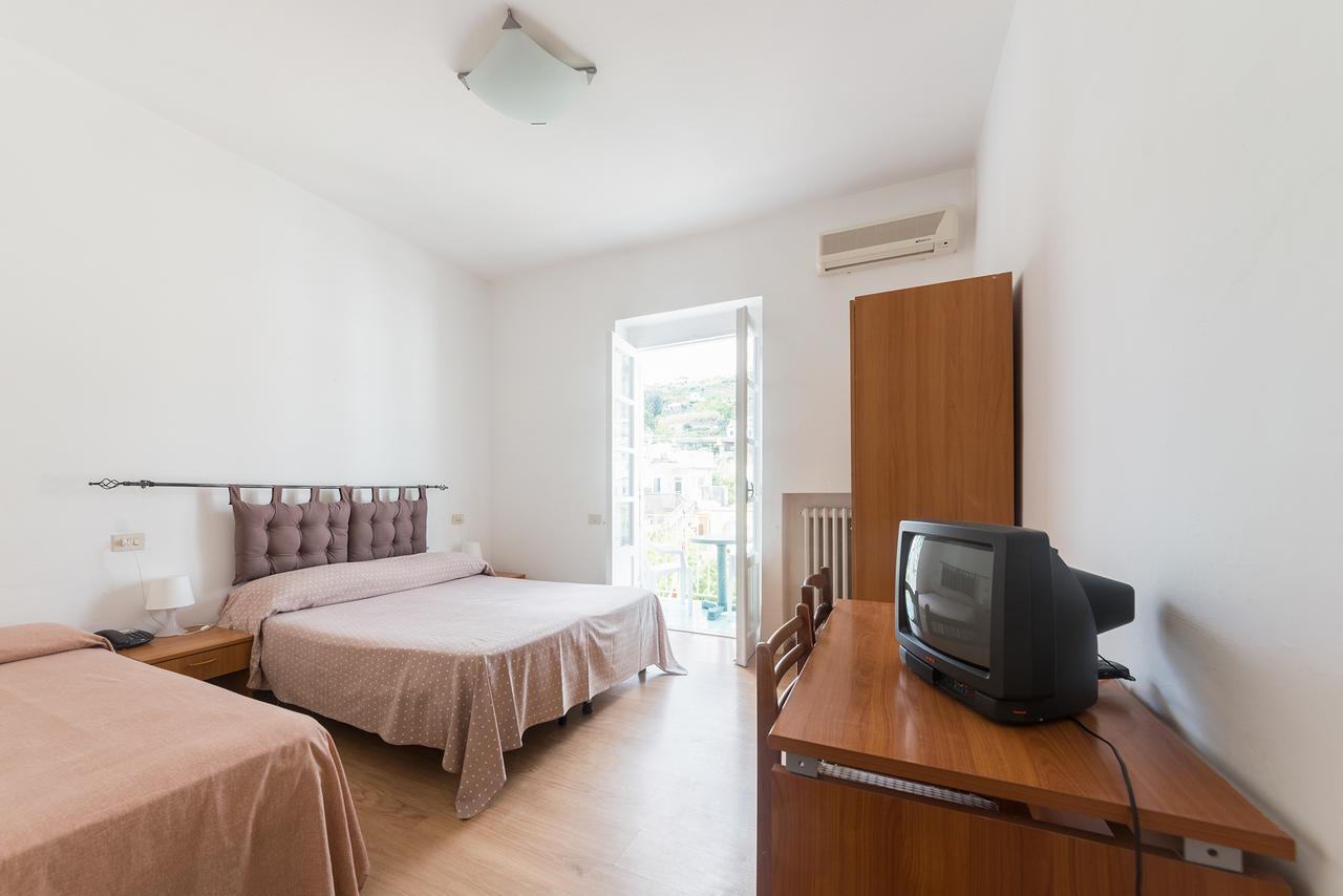 Hotel Antonella อีสเกีย ภายนอก รูปภาพ